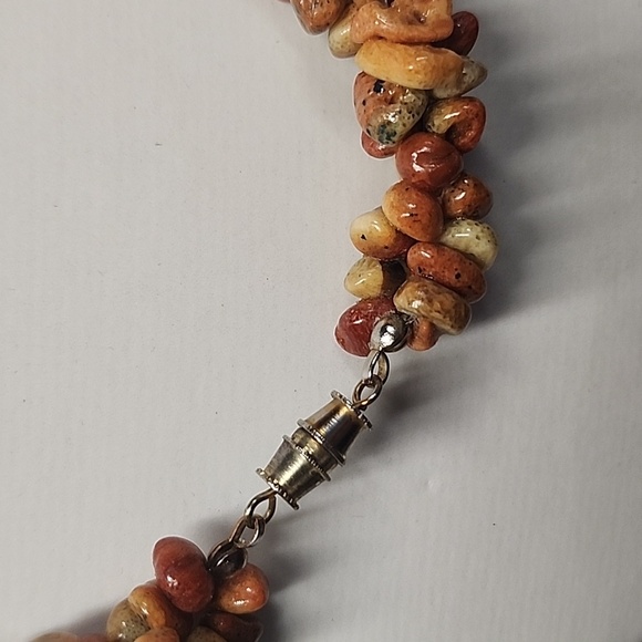 HANDCRAFTED BEADED NECKLACE WITH LION HEAD PENDANT - Picture 2 of 5
